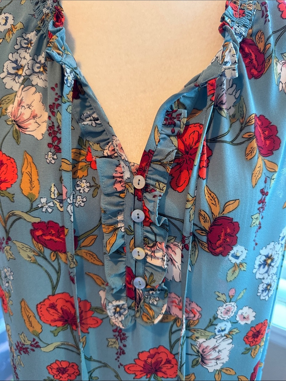 Sleeveless Floral Ruffle V-Neck Blouse - Picture 2 of 11